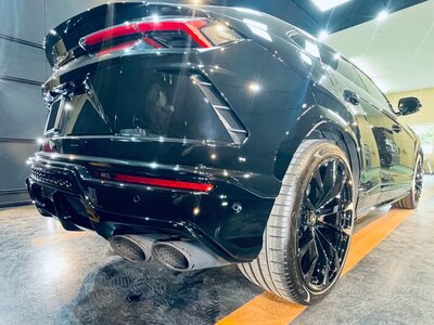 LAMBORGHINI URUS - 8