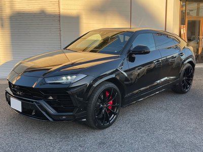LAMBORGHINI URUS - 2