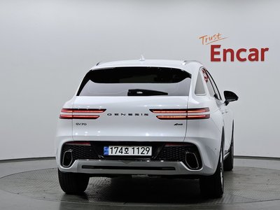 صورة 4 لـ 2022 Genesis GV70