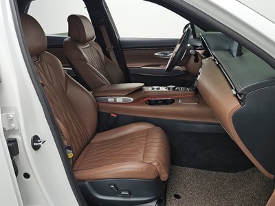 صورة 10 لـ 2022 Genesis GV70
