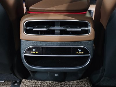 2022 Genesis GV70 thumbnail 19