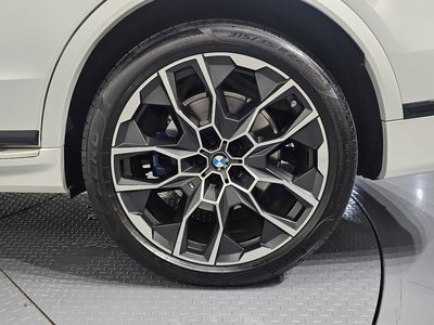 2025 BMW X7 photo 8