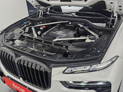 2025 BMW X7 photo 7