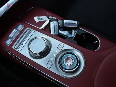 صورة 10 لـ 2023 Genesis GV70