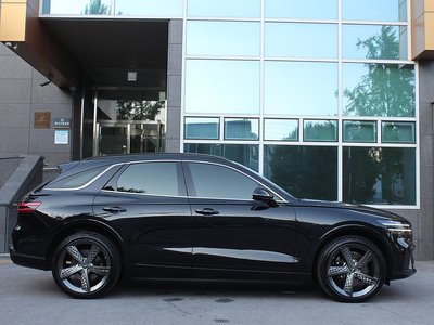 صورة 2 لـ 2023 Genesis GV70