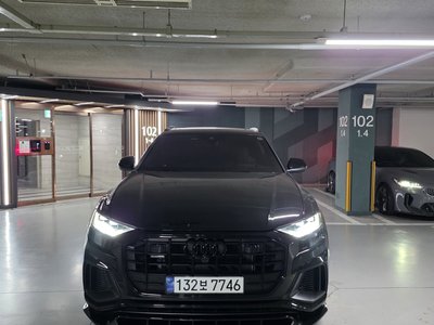 AUDI Q8 - 1