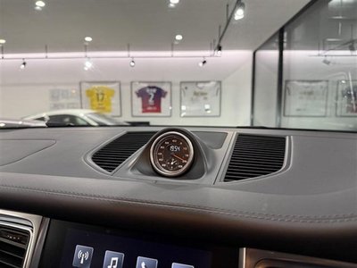 PORSCHE MACAN - 7