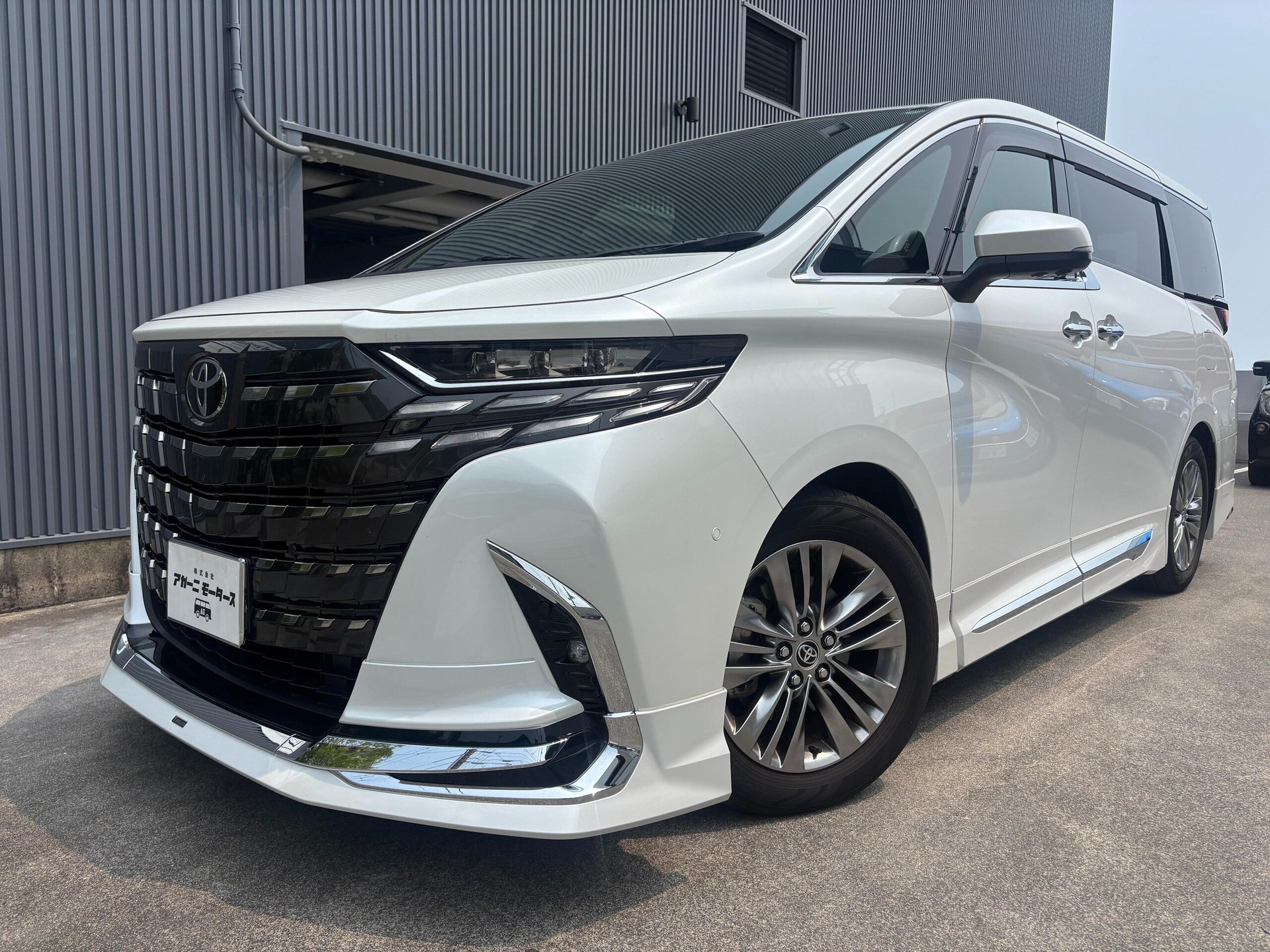 TOYOTA ALPHARD - View 1