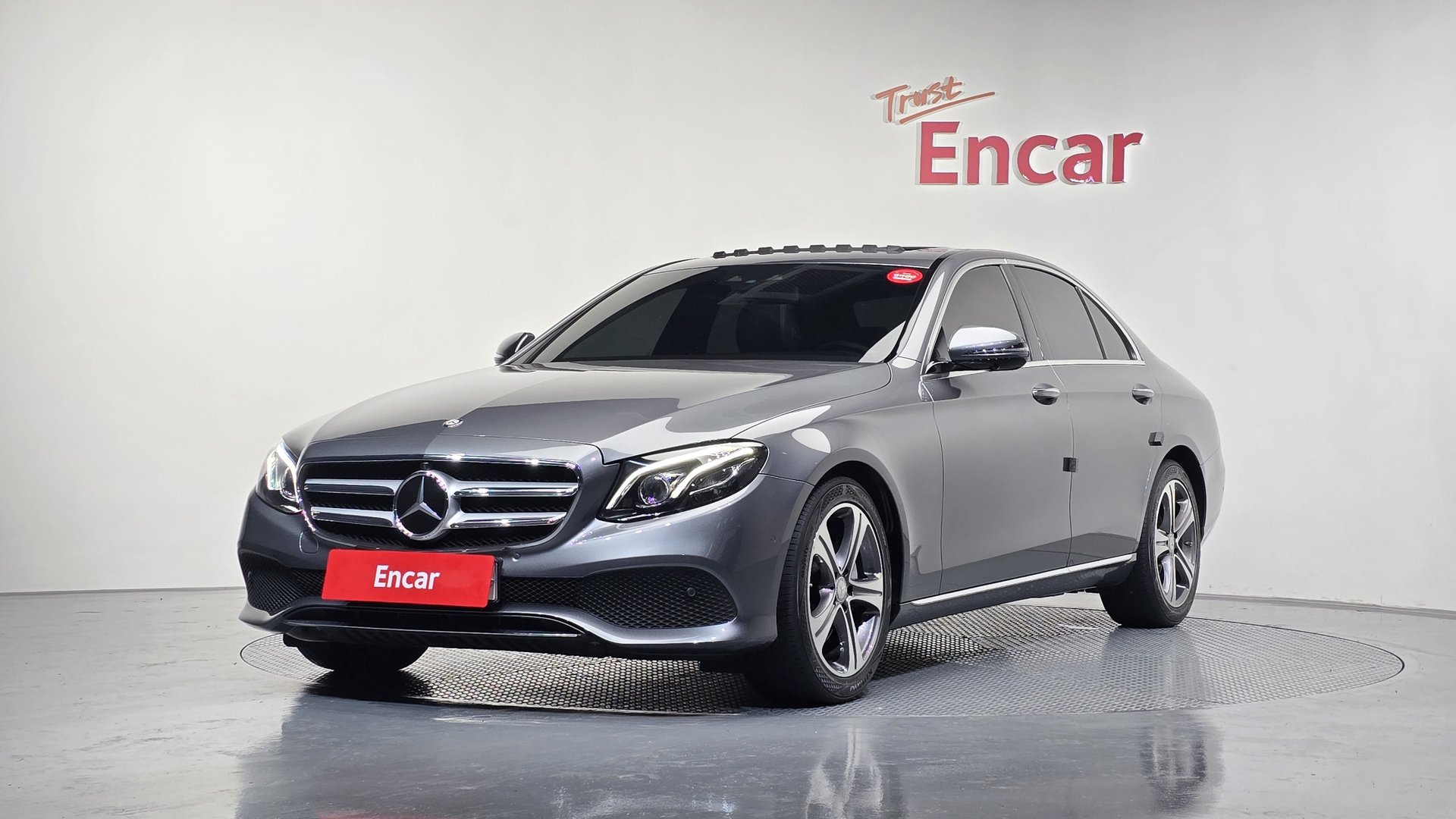 MERCEDES-BENZ E-CLASS - View 1