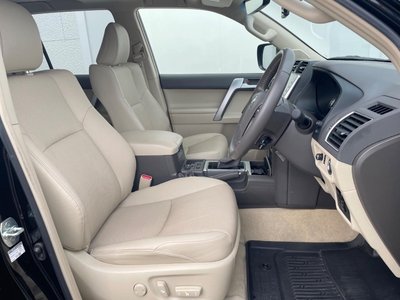 TOYOTA LAND CRUISER PRADO - 8