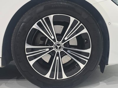 MERCEDES-BENZ E-CLASS - 6