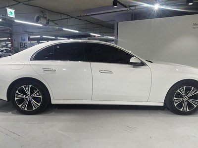 MERCEDES-BENZ E-CLASS - 9