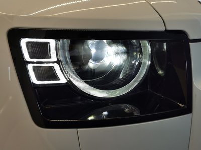 LAND ROVER DEFENDER - 10