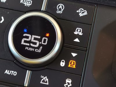 LAND ROVER DEFENDER - 8