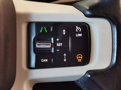 LAND ROVER DEFENDER - 6