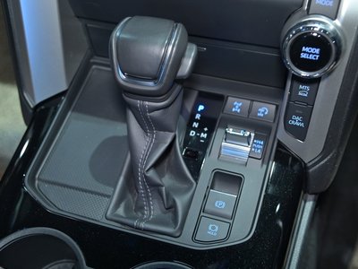 2023 Toyota LAND CRUISER 300 — миниатюра 34