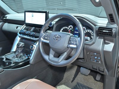 2023 Toyota LAND CRUISER 300 — миниатюра 13