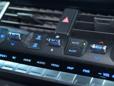 2023 Toyota LAND CRUISER 300 — миниатюра 32