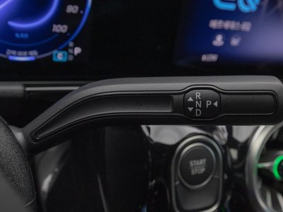 2025 Mercedes-BENZ EQA — миниатюра 17