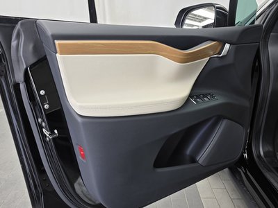 2020 Tesla MODEL X — миниатюра 14
