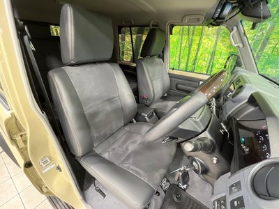 TOYOTA LAND CRUISER 70 - 9