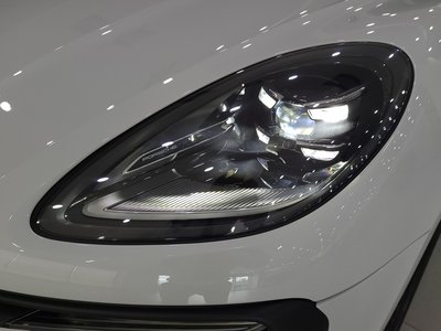 PORSCHE MACAN - 7