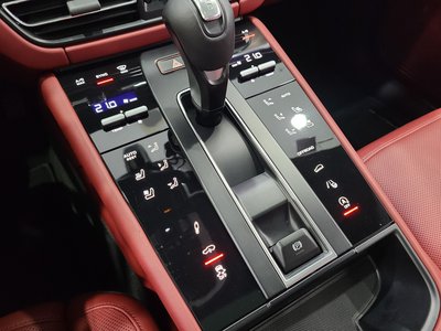 PORSCHE MACAN - 9