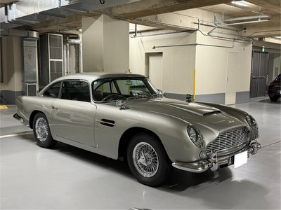 ASTON MARTIN DB5