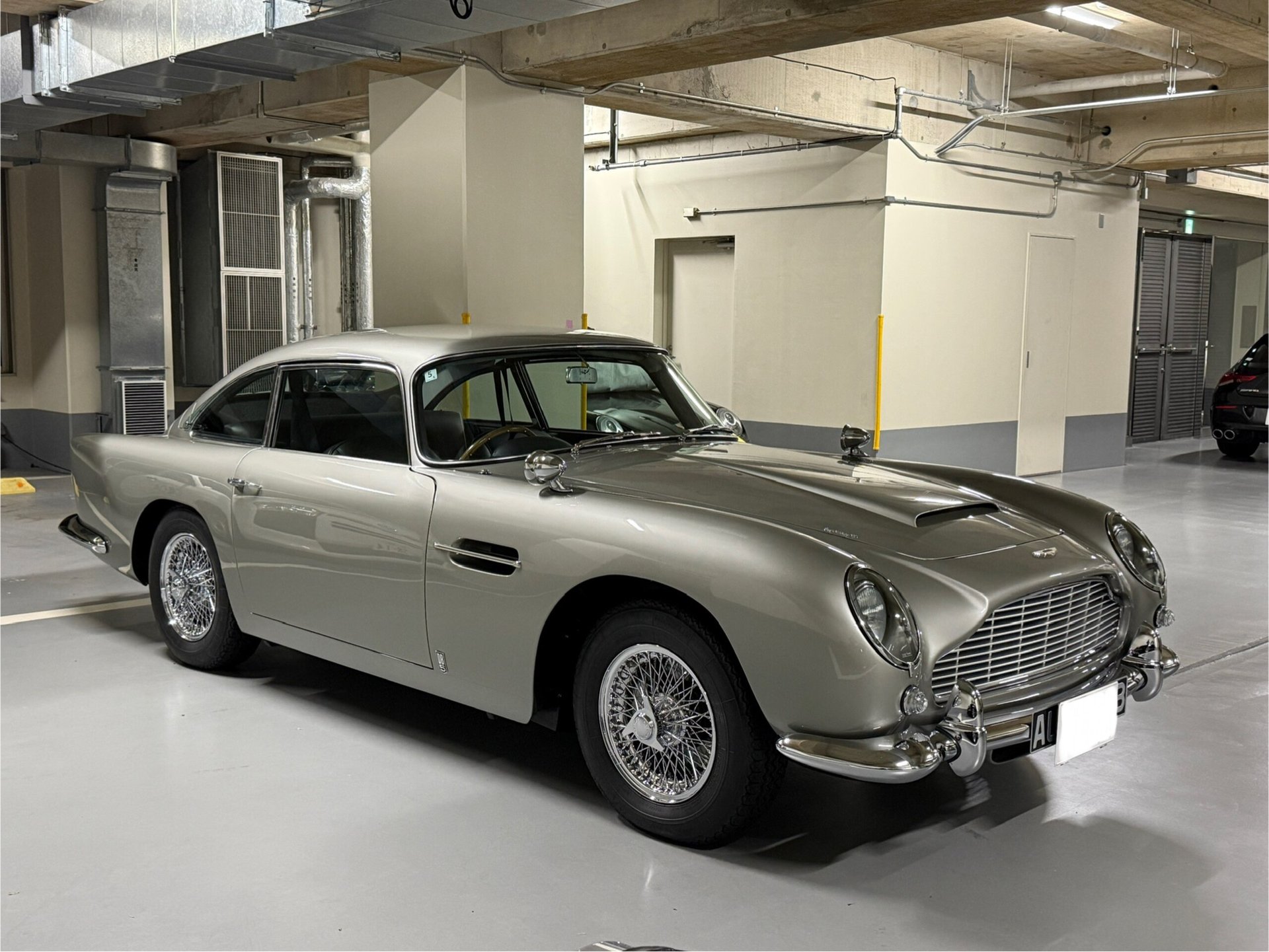 ASTON MARTIN DB5 - View 1