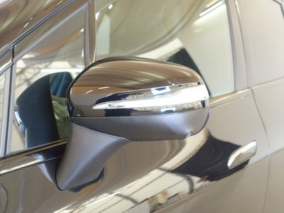 MERCEDES-BENZ EQS - 7