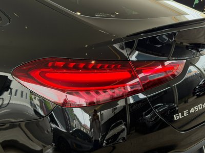2025 Mercedes-BENZ GLE — миниатюра 17