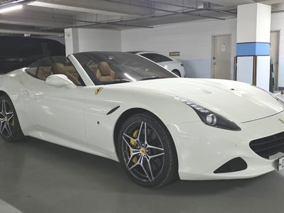 FERRARI CALIFORNIA - 1
