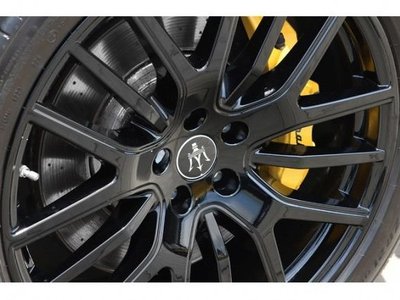 2021 Maserati LEVANTE photo 6