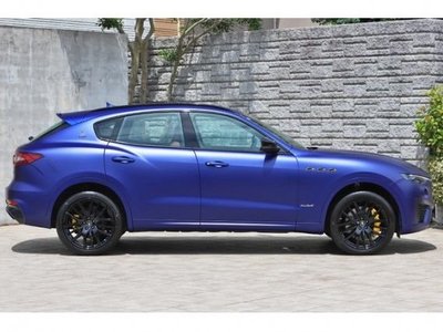 2021 Maserati LEVANTE photo 3
