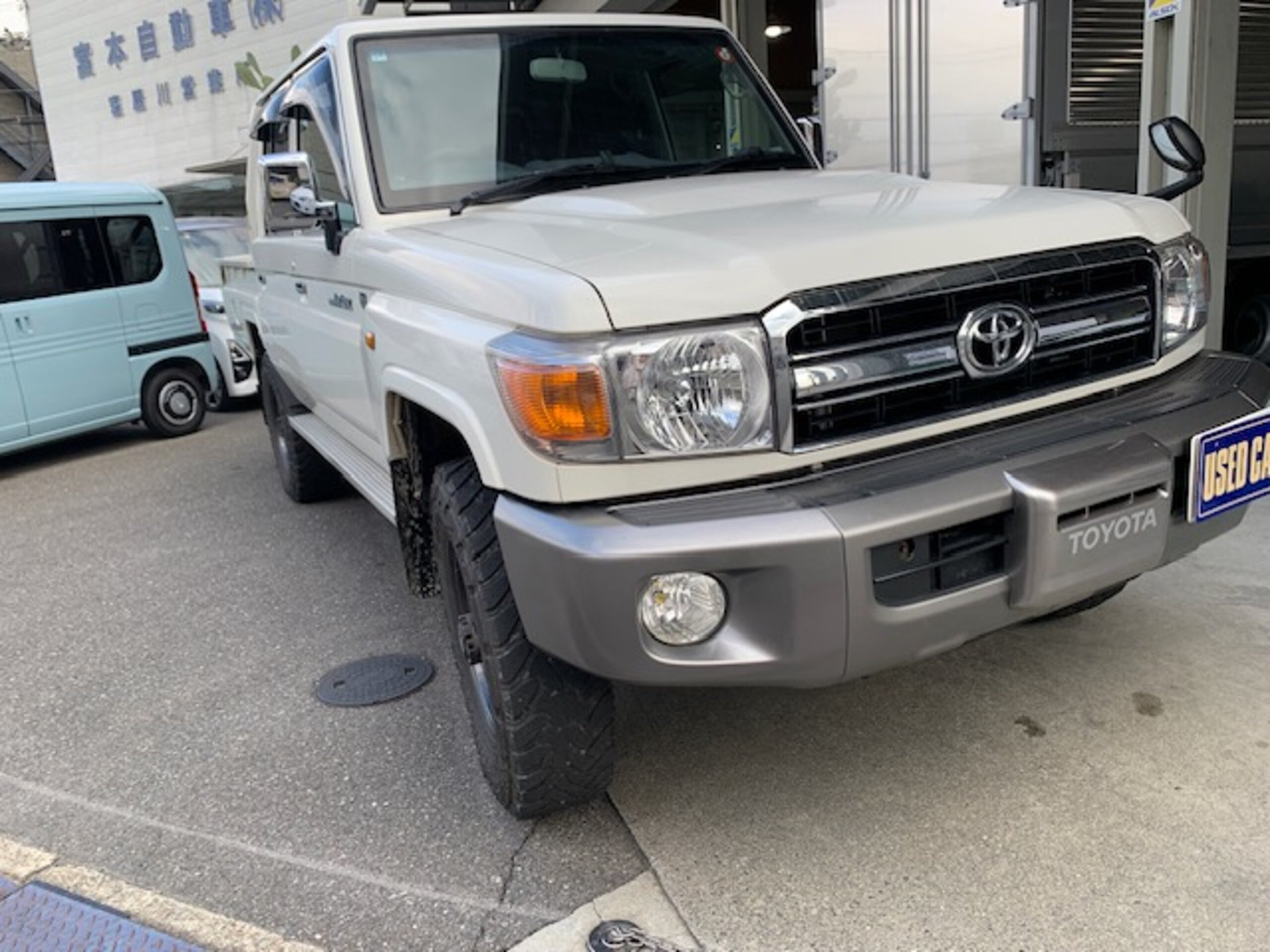 TOYOTA LAND CRUISER 70 PICKUP - View 1