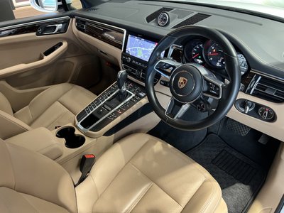 PORSCHE MACAN - 8