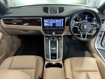 PORSCHE MACAN - 10