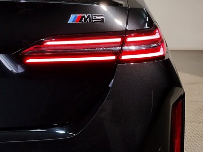 صورة مصغرة 24 لـ 2025 BMW M5