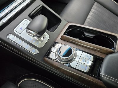صورة 9 لـ 2020 Genesis G90