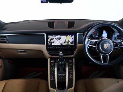PORSCHE MACAN - 2