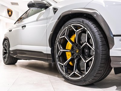 LAMBORGHINI URUS - 10