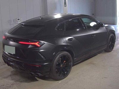 LAMBORGHINI URUS - 5