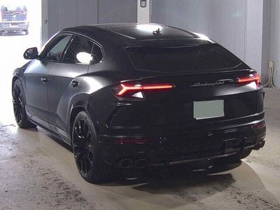 LAMBORGHINI URUS - 2