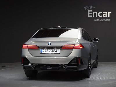 صورة 4 لـ 2025 BMW 5 SERIES