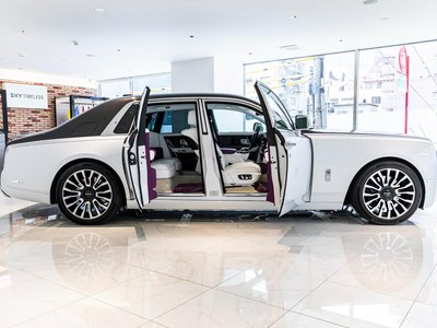 ROLLS-ROYCE PHANTOM - 10