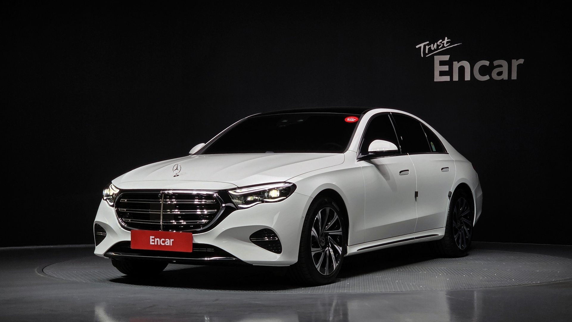 MERCEDES-BENZ E-CLASS - View 1