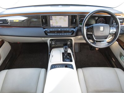 TOYOTA CENTURY - 3