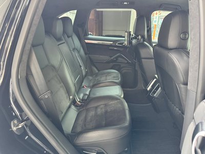 2012 Porsche CAYENNE thumbnail 36