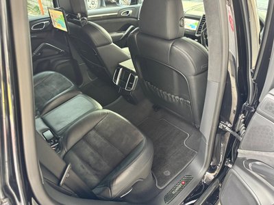 2012 Porsche CAYENNE thumbnail 37