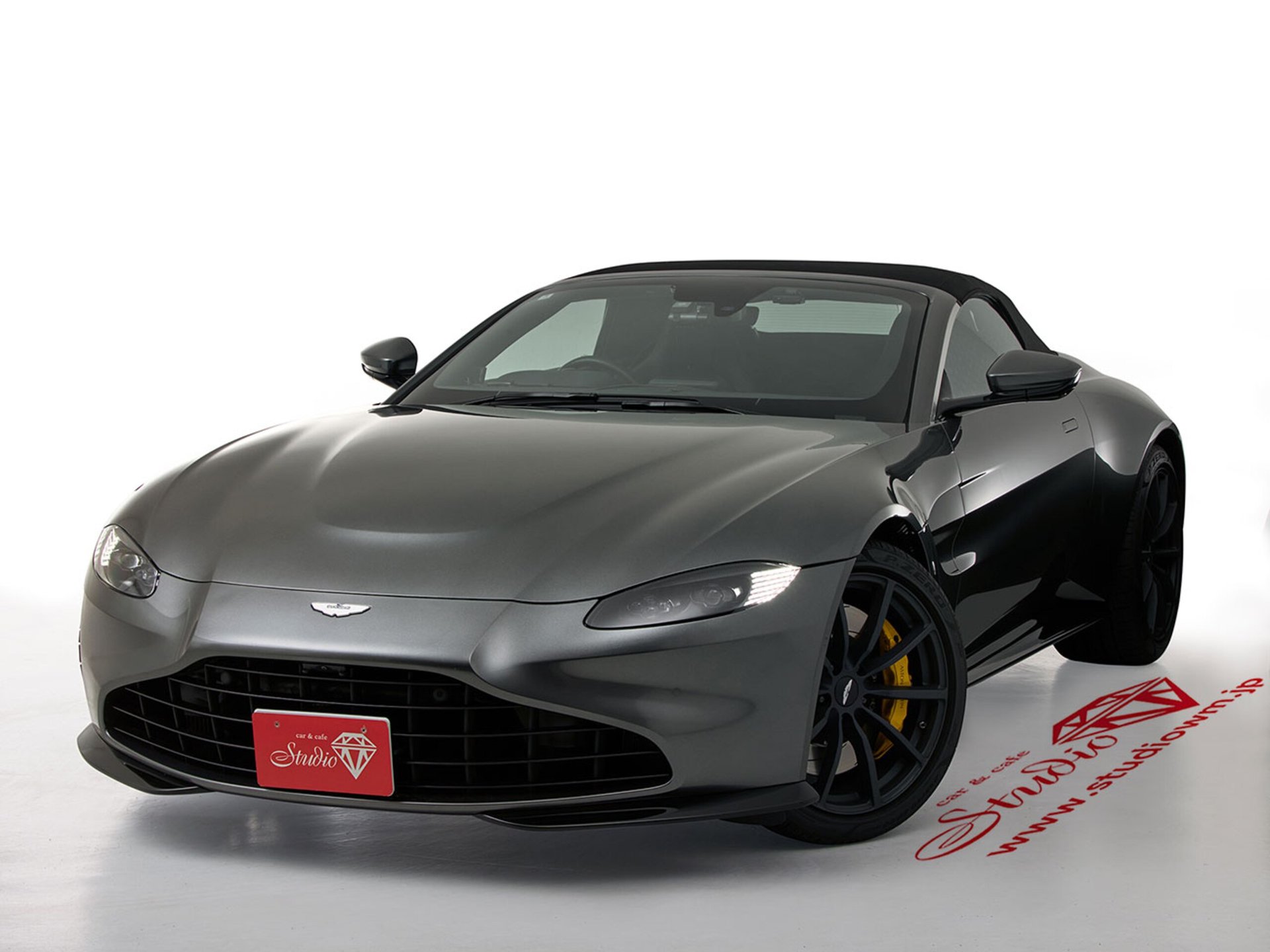 ASTON MARTIN V8 VANTAGE ROADSTER - View 1